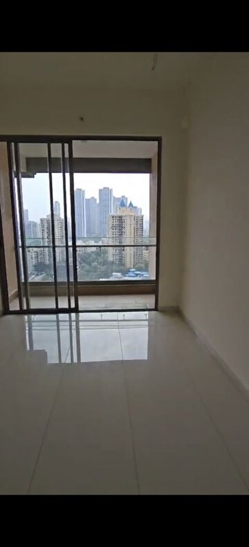 Room in 4 BHK Apartment at Prestige Siesta, Mulund West – for Sale