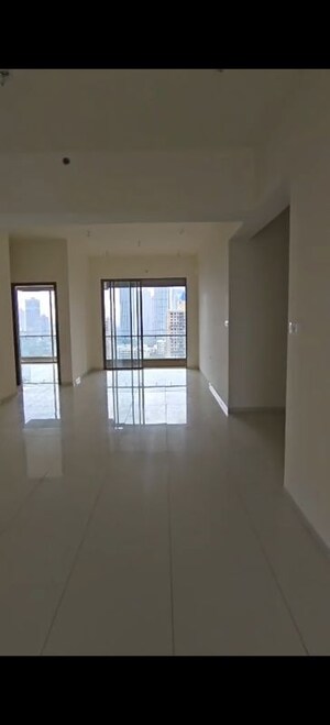 Room in 4 BHK Apartment at Prestige Siesta, Mulund West – for Sale