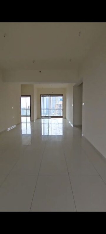 Room in 4 BHK Apartment at Prestige Siesta, Mulund West – for Sale