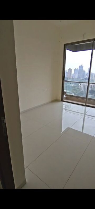 Room in 4 BHK Apartment at Prestige Siesta, Mulund West – for Sale