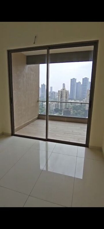 Room in 4 BHK Apartment at Prestige Siesta, Mulund West – for Sale