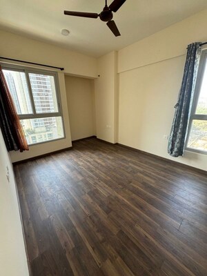 Room in 2 BHK Apartment at Piramal Vaikunth, Balkum Pada – for Sale