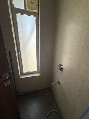 Room in 2 BHK Apartment at Piramal Vaikunth, Balkum Pada – for Sale