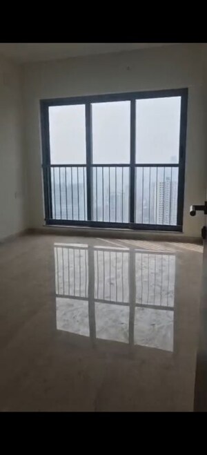 Room in 3 BHK Apartment at Kalpataru Elitus, Mulund West – for Sale