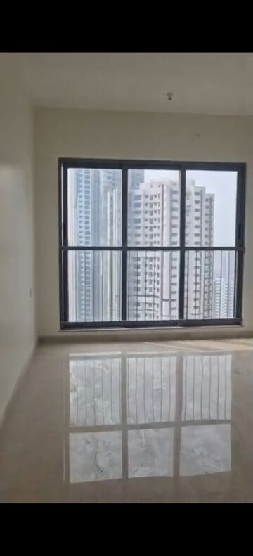 Room in 3 BHK Apartment at Kalpataru Elitus, Mulund West – for Sale