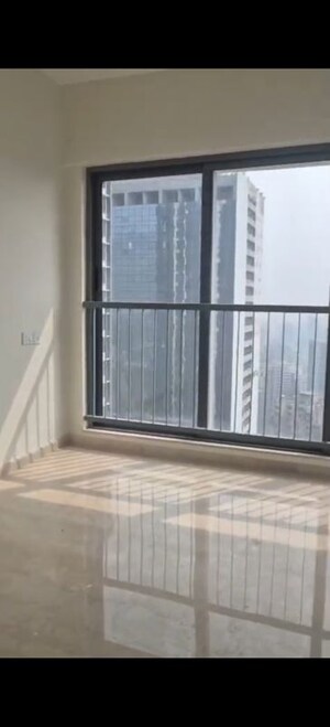 Room in 3 BHK Apartment at Kalpataru Elitus, Mulund West – for Sale