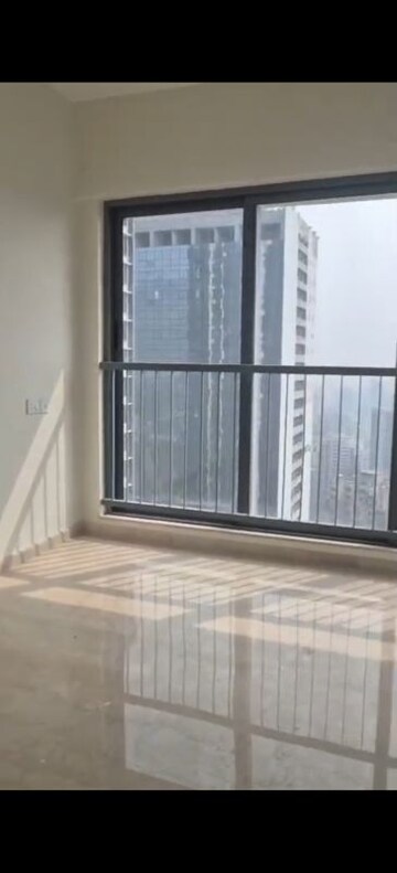 Room in 3 BHK Apartment at Kalpataru Elitus, Mulund West – for Sale