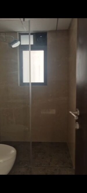 Room in 3 BHK Apartment at Kalpataru Elitus, Mulund West – for Sale