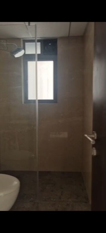 Room in 3 BHK Apartment at Kalpataru Elitus, Mulund West – for Sale