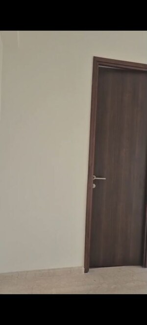 Furnished Amenities in 3 BHK Apartment at Kalpataru Elitus, Mulund West – for Sale