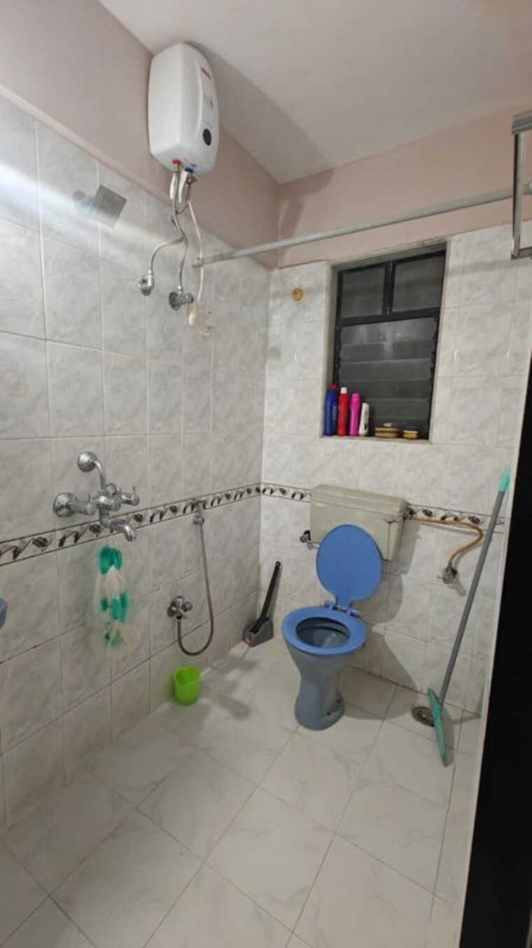 Bathroom, andheri east Pg For Boys In Andheri East 10054296