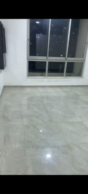 Room in 3 BHK Apartment at Hiranandani Phillipa, Ghodbunder Road – for Rent