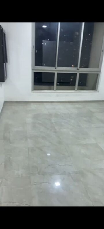 Room in 3 BHK Apartment at Hiranandani Phillipa, Ghodbunder Road – for Rent