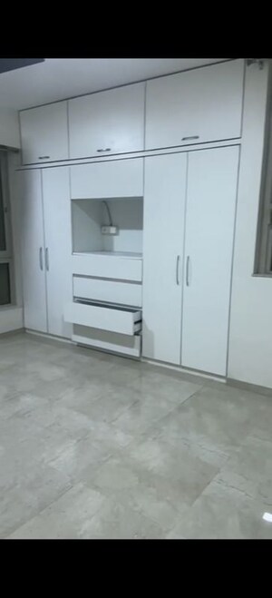 Room in 3 BHK Apartment at Hiranandani Phillipa, Ghodbunder Road – for Rent