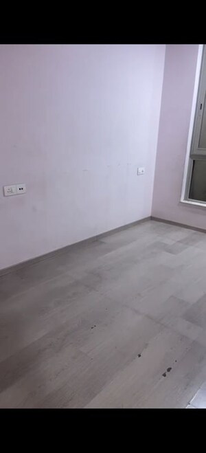 Room in 3 BHK Apartment at Hiranandani Phillipa, Ghodbunder Road – for Rent