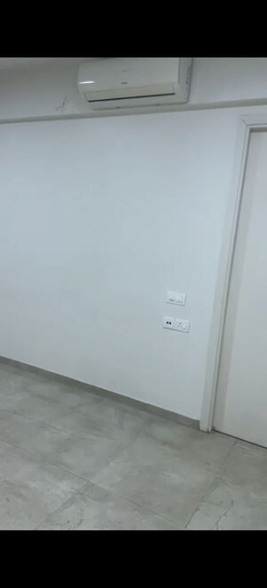 Room in 3 BHK Apartment at Hiranandani Phillipa, Ghodbunder Road – for Rent