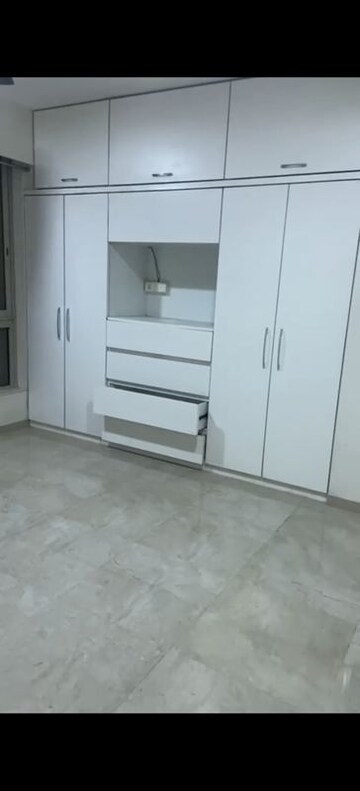 Room in 3 BHK Apartment at Hiranandani Phillipa, Ghodbunder Road – for Rent