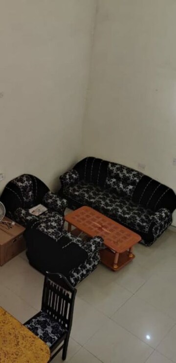 Master Bedroom in 4 BHK Penthouse at Saraswati Apartments, Gomti Nagar – for Rent