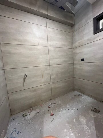 Attached Bathroom in 2 BHK Builder Floor at Nawada – for Rent