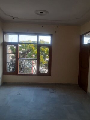 Room in 3 BHK Builder Floor at Sector 37 – for Rent