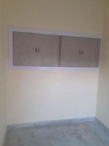 Room in 3 BHK Builder Floor at Sector 37 – for Rent