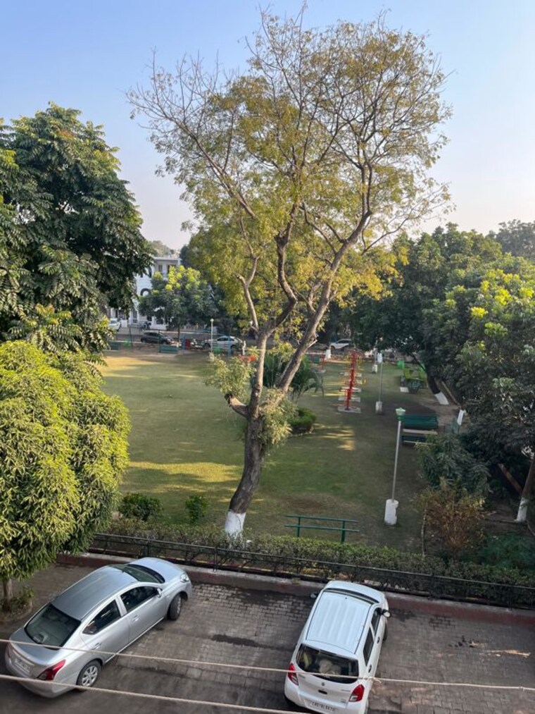 Garden, sector 27 4 Bedroom 3000 Sq.Ft. Builder Floor In Sector 27 Chandigarh 10054366