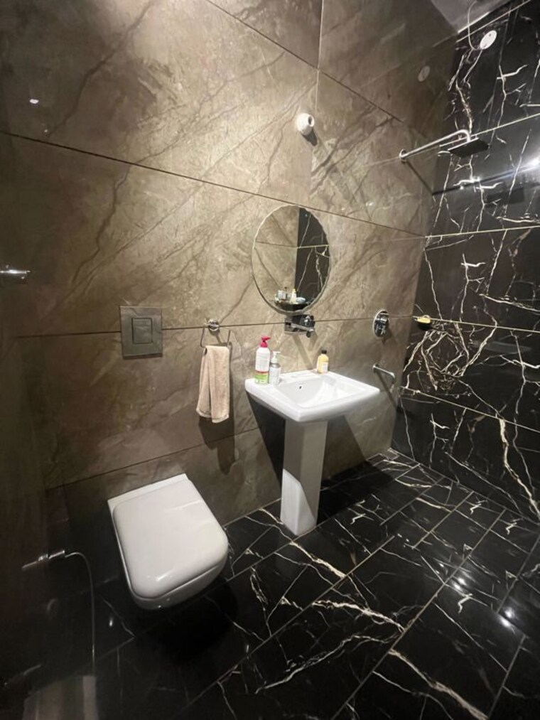 Bathroom, sector 27 4 Bedroom 3000 Sq.Ft. Builder Floor In Sector 27 Chandigarh 10054366