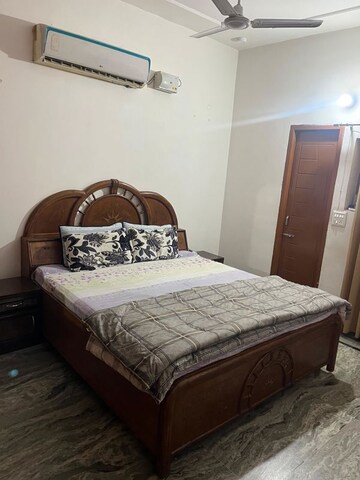 Bedroom in 4 BHK Builder Floor at Sector 27 – for Rent