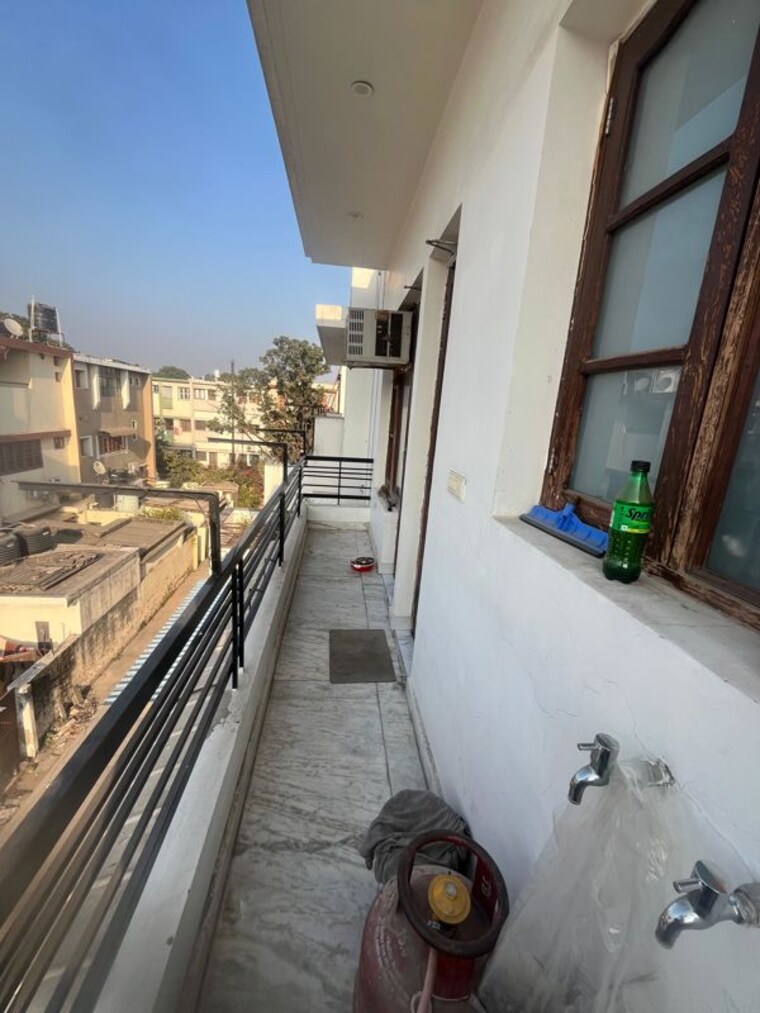 Balcony, sector 27 4 Bedroom 3000 Sq.Ft. Builder Floor In Sector 27 Chandigarh 10054366