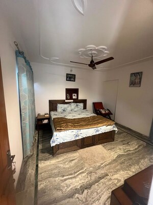 Bedroom in 4 BHK Builder Floor at Sector 27 – for Rent