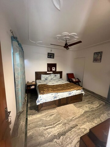 Bedroom in 4 BHK Builder Floor at Sector 27 – for Rent