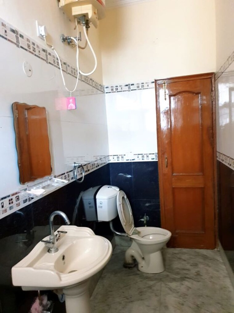 Master Bedroom, sector 35 3 Bedroom 1500 Sq.Ft. Builder Floor In Sector 35 Chandigarh 10054374