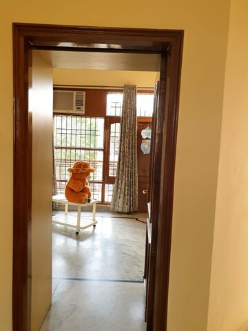 Building Lobby in 3 BHK Builder Floor at Sector 35 – for Rent