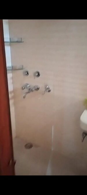 Room in 2 BHK Builder Floor at Sector 37 – for Rent