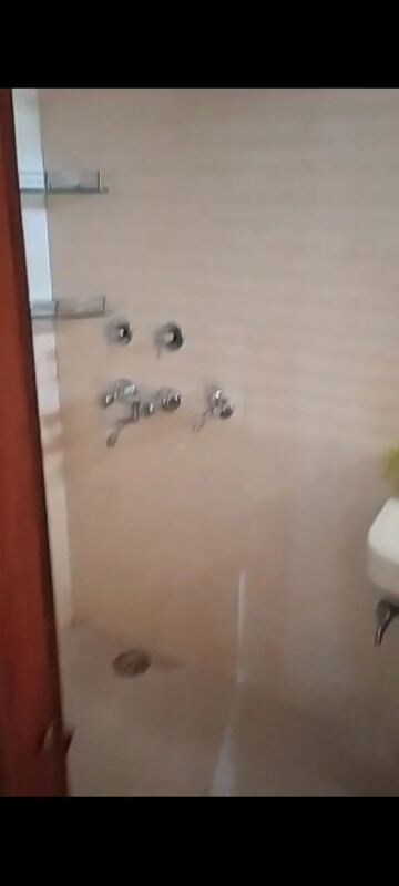 Room in 2 BHK Builder Floor at Sector 37 – for Rent