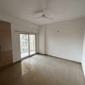 Room in 4 BHK Apartment at Mahagun Maple, Sector 51 – for Rent