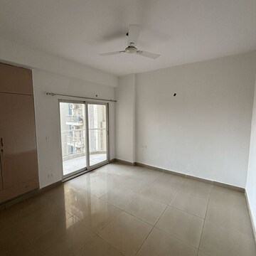 Room in 4 BHK Apartment at Mahagun Maple, Sector 51 – for Rent