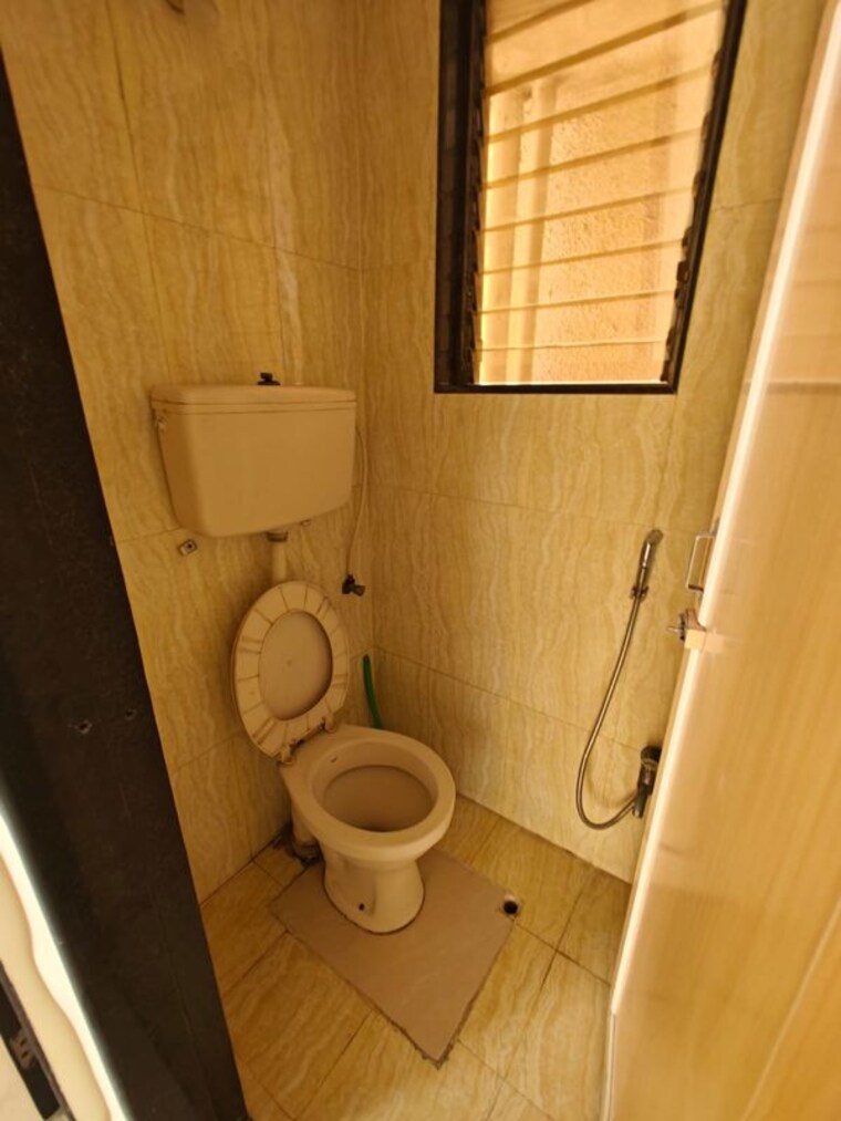 Bathroom, om-prabhu-manohar-chs 1 Bedroom 665 Sq.Ft. Apartment In Seawoods Sector 50 Navi Mumbai 10054426