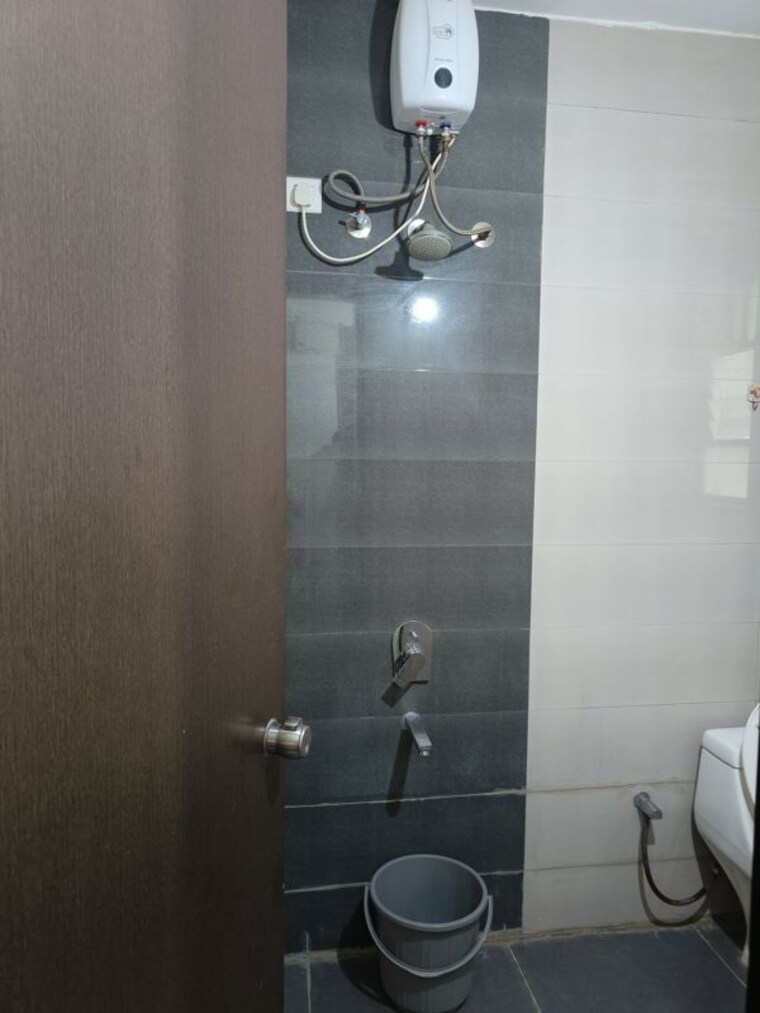 Bathroom, wakad 2 Bedroom 780 Sq.Ft. Apartment In Wakad Pune 10054438