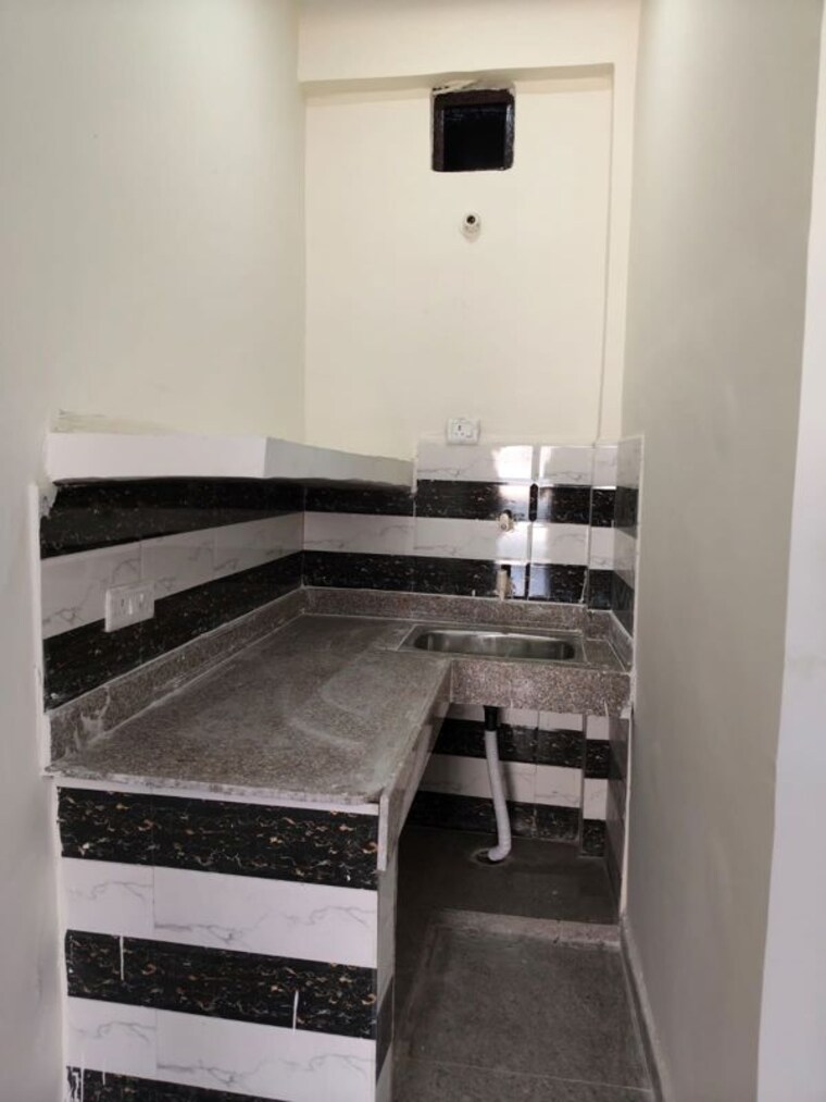 Kitchen, tulip-mall 3 Bedroom 1650 Sq.Ft. Builder Floor In Sector 46 Noida 10054468