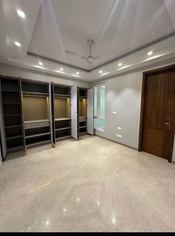 Room in 2.5 BHK Builder Floor at Sector 56 – for Sale