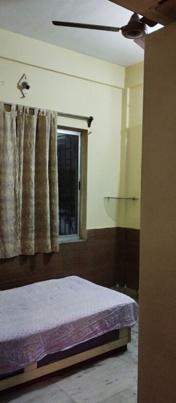 Room in 2 BHK Apartment at Kolkatta Gpo – for Rent