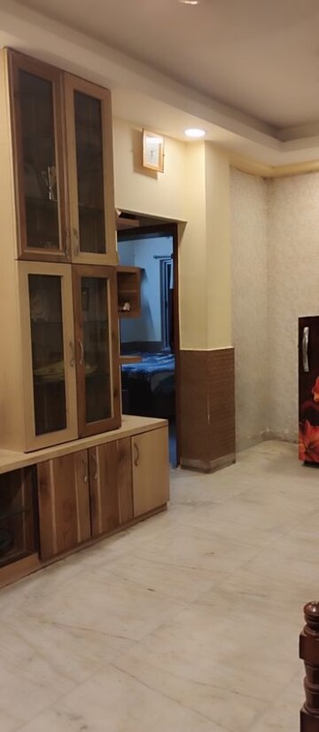 Room in 2 BHK Apartment at Kolkatta Gpo – for Rent