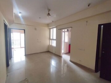 Room in 3.5 BHK Apartment at Panchsheel Greens II, Sector 16 Greater Noida – for Sale