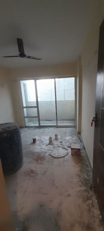 Room in 2 BHK Apartment at Signature Global The Millennia, Sector 37d – for Rent