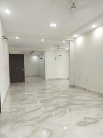 Room in 3 BHK Builder Floor at Vipul World Floors, Sector 48 – for Sale