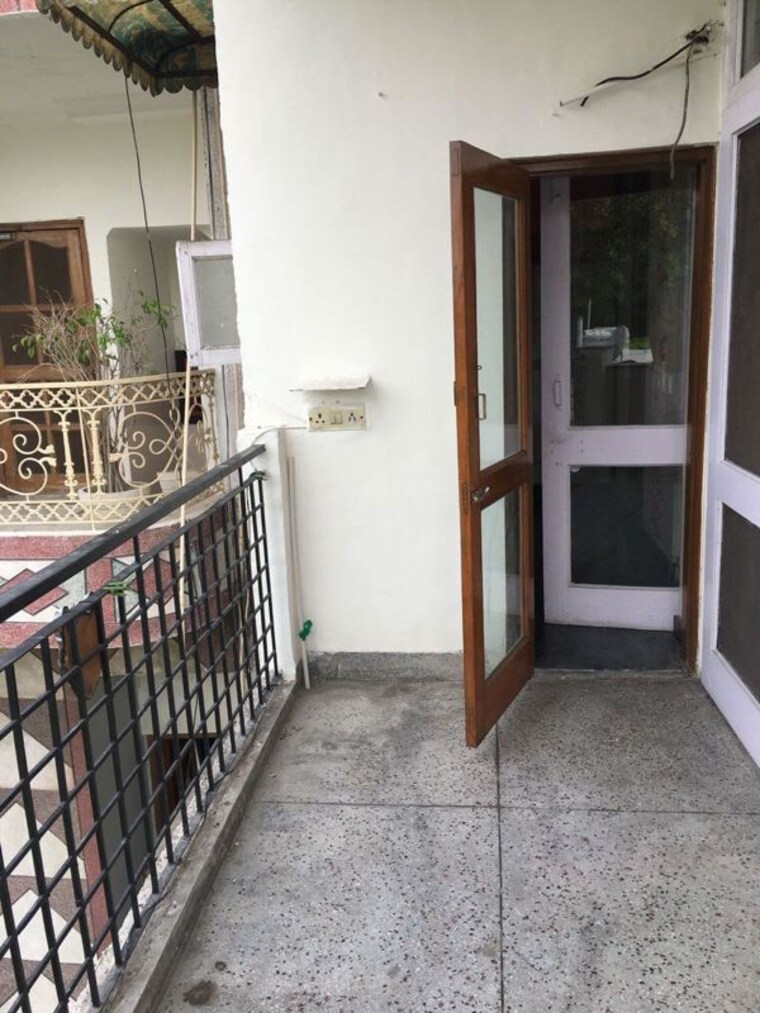 Balcony, jangpura 1 Bedroom 40 Sq.Yd. Builder Floor In Jangpura Delhi 10054675