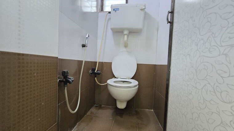 Bathroom, evershine nagar 1 Bedroom 460 Sq.Ft. Apartment In Evershine Nagar Mumbai 10054699