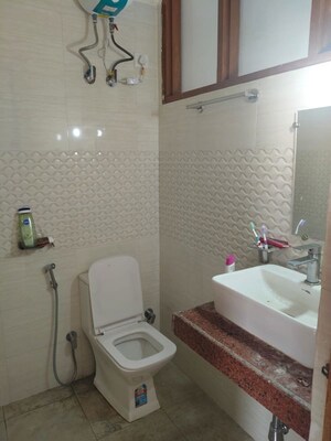 Bathroom in 1 BHK Builder Floor at Sector 23 – for Rent