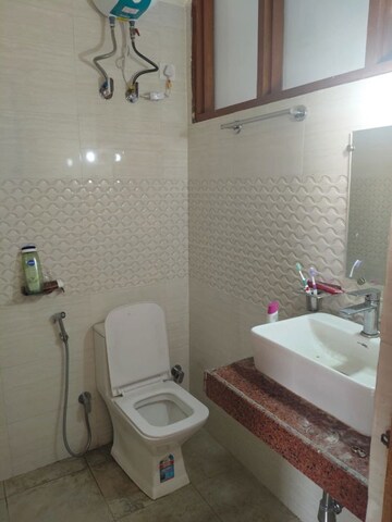 Bathroom in 1 BHK Builder Floor at Sector 23 – for Rent